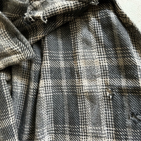 Roots Flannel Button up - Picture 6 of 6